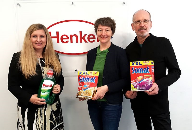 Übergabe der Spenden durch Henkel